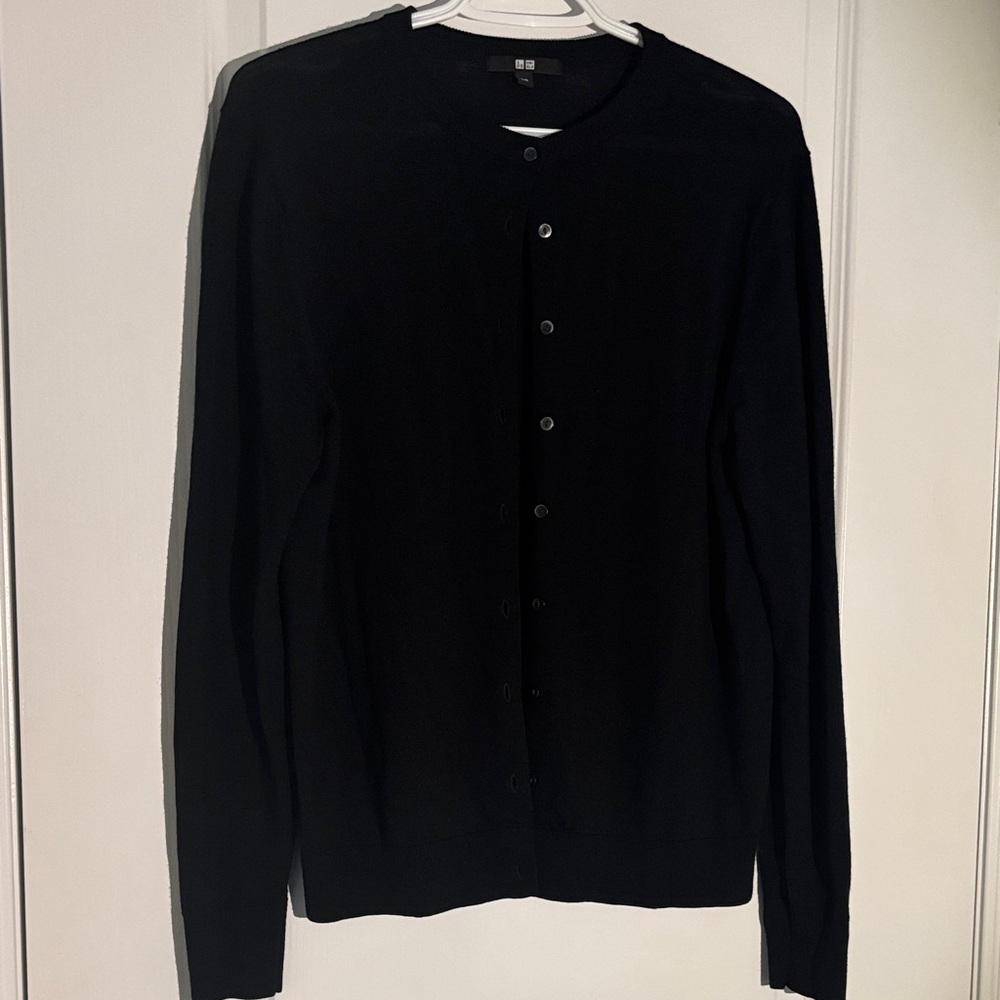Uniqlo Women’s Sleek Black Cardigan